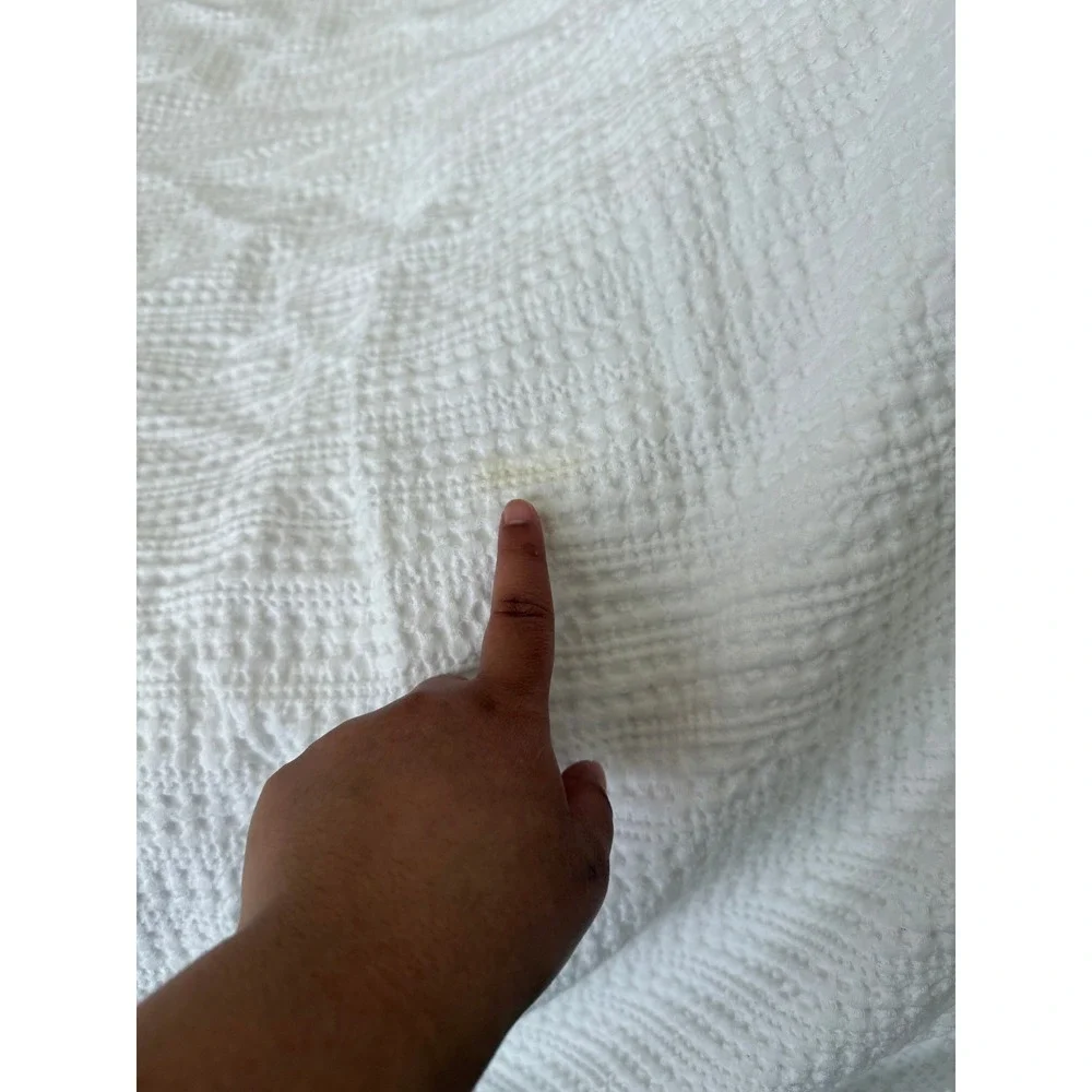 Pottery Barn King White Cotton Textured Matelasse Duvet Cover Button Closure